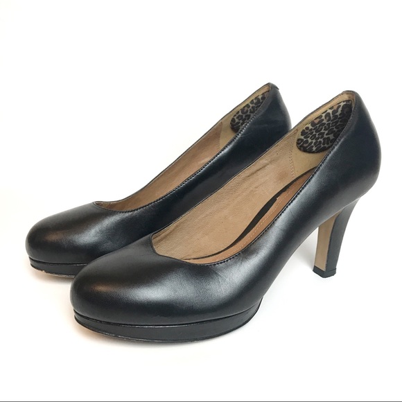 clarks black leather pumps